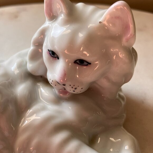 White Porcelain Cat Figurine - Vintage - #7899 Andrea by Sadek Figurine - Picture 4 of 7